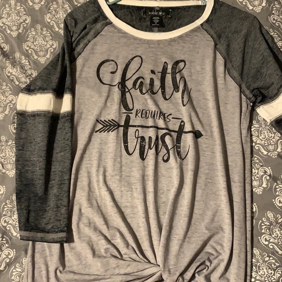 Sable Sly brand, size medium, half sleeves - Picture 1 of 1